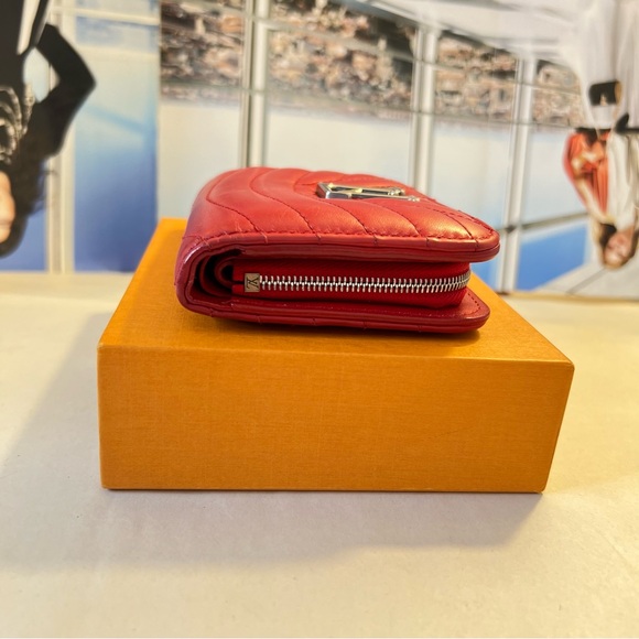 LV New Wave Wallet in Red Quilted Leather Louis Vuitton Authentic - Picture 2 of 7